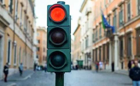 �Ҙ����T�ڵļt�G�����G���r���D�����^���������ģ�