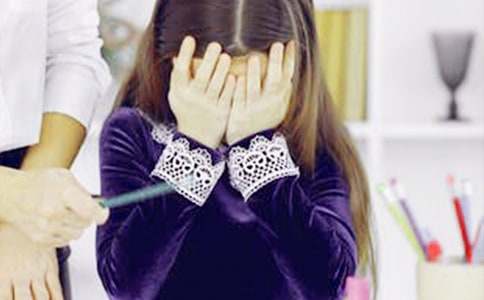 哭泣的小男孩作文