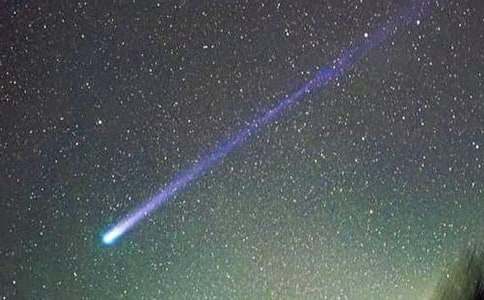 流星劃過(guò)夜空文案