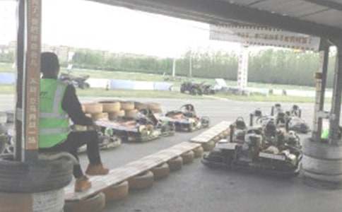 賽車(chē)樂(lè)樂(lè)歷險(xiǎn)記