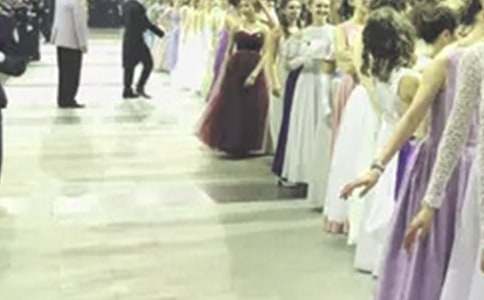 《化妝舞會(huì)》中班教案