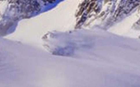 ���ϼ�������ѩɽ����