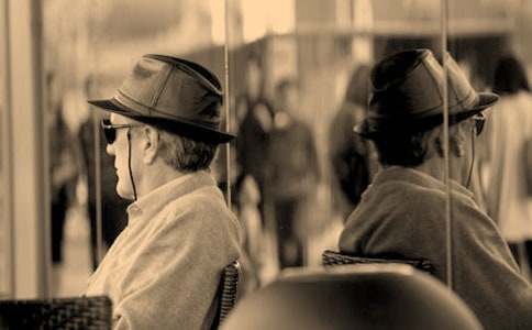 ����?sh��)����?/></p>
<h2>����?sh��)����?</h2>
<p>��������һ��(g��)��(sh��)�ڵ�����(sh��)���_ӡ��ӡ���Ҽ��Tǰ���r(n��ng)����������һ��(g��)���İ����������b����ˮ�c�ڴ����Ǿ������l��'�_ӡ�����Ǿ��Ǡ���������N�r(sh��)���µ����E��</p><p>����ÿ���峿���c(di��n)����������(hu��)��(zh��n)�r(sh��)�𴲣���(zh��n)�����﹤���������幫�����������u���ظ��ţ�����Ҋ��������e�����Еr(sh��)�����x��(hu��)������Ŭ�����ŵ��߲�������Ե����@Щ���}׌�����^�۲���������߀�ǱM����ȥ���o(h��)���g�ĺ������߲���</p><p>�����S���r(sh��)�g������������?sh��)����w��u˥�����w��ҲԽ��Խ�����mȻ�ְ֕r(sh��)���񠔠��ڼ���Ϣ�����B(y��ng)������߀�ǈ�(ji��n)��������N����������ÉѴT�������r���߹��ֽo�҂�����</p><p>��������?sh��)��_ӡ��չ¶������(du��)��Ů�Đ��o(h��)��Ҳͻ�@��һλ���r(n��ng)��(du��)���ص��Ƿݟ���c��(zh��)����</p><h2>����?sh��)����?</h2>
<p>������������ȥ�I��͵ĕr(sh��)���� ��һ��(g��)���q��С���ڽ�:�������������� ��֮�������ﰵ���y�^����?y��n)�]Ҋ�^������</p><p>�����Еr(sh��)��������ĬĬ�����������l�����ǂ�(g��)ʲô�ӵ�'�������Еr(sh��)�ډ�(m��ng)�￴���ҵ��游������ô��������ô�������Ж|���o�ҳ����ܐ��ҡ�Ȼ�����@�Ǽٵ����ǉ�(m��ng)���ǟo�ĉ�(m��ng)��</p><p>����Ȼ��������Ҋ���ҵ��游�������ҵĔ�(sh��)�W(xu��)�ώ������ώ�������һλ�������ώ�����ƽ�r(sh��)���P(gu��n)��������һֱ������(d��ng)������Ȼ�����@���������Ҡ�����ÿ��(d��ng)���뵽�@Щ���Ҿ͕�(hu��)�����ҵĠ�����Ո(q��ng)Ҋ�ҡ�������ČO�ӡ�</p><p>�����������܏�(f��)�������@��������͠�����(g��)�к�:������������߅߀�Æ�������(x��)�Tס��������������]��(du��)����ʲô�����������������ʲôҪ�x�_�����������x�_�҆����������������</p><h2>����?sh��)����?</h2>
<p>����ӛ����ȥ��ĕr(sh��)������һ��������ゃ����һ������ȥ�档��һ��(hu��)��֮������ɫ��u���������ڻؼҵ�·������һ��С�ľͻ��������Ǖr(sh��)����Ь�������Ҿͼ�æ����Ь���a(b��)Ь�ĵط���ֻҊ��һλ�a(b��)Ь������Ҫ��ʰ�|��Ҫ�ؼҡ��ұ㽹����ӭ��ȥ�f�����Ϡ������܎����a(b��)Ь��?�����˿��˿����ϵ��ֱ���˼����һ�����f�����ð�!��?gu��)����a(b��)�������������������������_�a(b��)Ь��������Ь�_ʼ�a(b��)�����м�(x��)�ÿ������ˣ����n�n���^�l(f��)��һ���L�M���y��Ę�������ϼ���һ���ϻ��R������'�����L�M���O������������������^Ь�����ְѾ������^���������ѿp�p��һ����ֱ���p�úܽY(ji��)��(sh��)��Ь�a(b��)�������҆����������������X?����һԪ�������ش������ס�ˣ�����ô�@ô������һ��Ҳٍ���˶����X!������ֻ���^�ڼ��e�����]�����������a(b��)�a(b��)Ь߀���Խo�ˎ������������ұ����˵�Ԓ����ظЄ�(d��ng)�����ͳ��������е��X�o����������Ь��ֱ���ؼ���</p><h2>����?sh��)����?</h2>
<p>�����ҵĠ����M�^��������������üë���L��һ�p�A�A�۾����߸ߵı������(j��ng)�L(f��ng)˪��Ę�ϰ��y�������x�Ƶ�'��</p><p>�����ҵĠ���ʮ�֟�ۄڄ�(d��ng)��ÿ������5�c(di��n)����ϴ��Ę��������������ĳ��l(f��)ȥ�������������F����砵����N������ñ��ˮ����������������F����������������һ�z���������������F��һ����һ�ã����B�m(x��)���@��(g��)��(d��ng)�����Еr(sh��)��(hu��)��������ݸ����z����������F��Ūƽ��Ȼ���ð����������ׂ�(g��)�������σ��w�N�ӣ�Ȼ���w�϶�����ȭ�^�p�p��һ����</p><p>��������󣬾���һЩ���Ͼͺ������ٰ�һЩ�ˣ��ؼҺ����һ߅�����S�˺�ϴһ�������ڸ�����һЩ�}��̤���·Ŏ������ͳ����̲�����ȥ�����u�ˡ�</p><p>�����������H��ۄڄ�(d��ng)������ʮ�փ����������᲻���I�·��ܴ��ʹ���ÿ��ԵĶ���һЩ�Լ��N�Ĳˣ��z�ϵ����п��ˁ��ĕr(sh��)�������ʲô�����������ٳ韟���Ⱦ�����Щ�·��a(b��)�a(b��)�Ѵ��ˡ�</p><p>�����ҵĠ������ǂ�(g��)��ۄڄ�(d��ng)���������˰���</p><h2>����?sh��)����?</h2>
<p>�����Ҽҿ͏d����һ����f�ĝO�W(w��ng)���Ǐ��O�W(w��ng)���˺ܶප���ɠ���һֱ�]�����������W(w��ng)������?sh��)��S��ؑ���</p><p>���� �����f���������p�r(sh��)��������l����̫���������~������������(j��ng)���������~������С���壬�����@���O�W(w��ng)�������f���󺣾���(g��)�Ԛ�ĺ���������r(sh��)�����˾������ِ�ܵĺ��ӣ�һ��(g��)����һ��(g��)�� Ԓ�r(sh��)���������һ��޴���R����ε�{(l��n)����ն������������������J����'�۹��^�������棬��(d��ng)�l(f��)�F(xi��n)�~Ⱥ�r(sh��)���������ݵ��������O�W(w��ng)���Еr(sh��)�M�d���w���Еr(sh��)���ֶ��ء�</p><p>��������Ƽ������������l��Խ��Խ�������ְ־Ͳ�׌�����ٳ�ȥ���~�����f������Σ�U(xi��n)������֪�����ǰְ����������Ĵˠ����Ͳ��ٲ��~������(d��ng)���Ǐ����^���ّ�(zh��n)���ĝO�W(w��ng)Ҳ���e�����ˣ������Ͱ��������ˉ������r(sh��)���r(sh��)�ؿ�����</p><p>������(d��ng)�����o�o�ؿ����O�W(w��ng)�r(sh��)����֪�������Ĳ��H�H��һ���O�W(w��ng)������W(w��ng)�������p�r(sh��)�Ļؑ���</p><h2>����?sh��)����?</h2>
<p>��������������ʮ�q�ˡ����L��һ������Ę���۾������������Ӵ���������һ��(g��)�����������׵�`�^�l(f��)���ÿ��O�������������{(l��n)ɫ���r��������ɫ�����b�����{(l��n)ɫ��ѝ������ɫ��Ƥ��Ь������ȥ�ܾ���</p><p>����ÿ���W(xu��)ȥ��������������(hu��)Ц����ı�������߀�������L�M���ӵ������ҹ⻬��СĘ���ҿ��ǰ�Ę����һ߅�����p��ʹ�ŵ����_�����������ǹ���һЦ���ַ��_����ÿ�ο��ҕ�ĕr(sh��)������������׌���ң��ҿ����ك���(ji��)Ŀ���ҕ�(hu��)����(d��ng)�o�����Q�����ۿ��ġ������f�������@�r(sh��)���������Ϳ��ң����涮�¡���</p><p>����������(du��)�ҷǳ�������Ҳϲ�g�ҵĠ�����</p><h2>����?sh��)����?</h2>
<p>�����ҵĠ��������ʮ�q�ˣ�����?sh��)�Ę�ϝM�ǰ��y������]��һ�w���X������Ҳ ���������^�l(f��)Ҳȫ���ˣ����������w߀�ǰ�����.��</p><p>����ӛ����һ�Σ��Һ���һ��ȥɽ�Ͽ������Ҡ�������һ������ɽ������һ��С�ĕ�(hu��)ˤ���������s��ͣ�������ߵ�Խ��Խ����Ҳ��Ҋ���ڴ��⣬�Ҷ����s������������ɽ�ϕr(sh��)������߀�f������ô��ô��͵��������ҿ������������ŵı����̲�סЦ��������</p><p>�����҂��_ʼ��������������ǰ�濳�������Ĳ������ں���������?f��)������ŵ��@����^��һ��(hu��)�����ғ��˺ܶ���������ɻ@�����b�M���Ҍ�(du��)�����f�������������ˣ��@�����b�M����������ͣ�����ѿ���Ҳ���ڻ@�������҂z����һ�@�ؼ��������˼ң����_ʼ���������������һ��Ѳ������������ˣ��������^�����õ�һЩ��ֻ��ɸ����ڻ����������u(p��ng)�Ҳ�Ҫ���@ô�����Ҫ��(ji��)�s�ò����f����֪���������������ǂ�(g��)��(ji��)��������</p><p>���������mȻ��o(j��)������������������Ȼ��ô��������ô��M������</p><h2>����?sh��)����?</h2>
<p>�������ҵ����������S���Ҿ����������������߀���ҵĠ�����</p><p>����ÿ���Ҹ���(du��)��������r(sh��)���܄��^��(du��)���������Ҹ���������r(sh��)�s����ݔ�o����</p><p>����ӛ������һ��(g��)����������ڿ��ҕ������������P��������ǰ����(du��)���f���������������±P�������@�������c(di��n)��Ը������?y��n)���ÿ�θ���������r(sh��)������(hu��)ݔ�o�������Bæ�f������������׌��һ��(g��)�ӆ᣿������Ц�[�[�����c(di��n)�^���ұ��Ԟ��@�����A������</p><p>������(du��)��(zh��n)�_ʼ���������߂�(g��)���������Bæ����һ��(g��)�������ҵ�'���o���ˡ������@�Ӳ��������������׺����ҵ�����ȫ�o���������@�P�����µ�׌����ʹ���������ݔ�o�ˠ��������ɻ�Ć�������������ô�ք����ˣ�������Ц�[�[���f������?y��n)��ҽ?j��ng)���������㿴�����ղ��˶��و�(b��o)�����]�¾��ó�����������ҲҪ�࿴������</p><p>��������������ÿ��(d��ng)�����]�µĕr(sh��)�������͕�(hu��)��������(b��o)������Ȼ��(y��ng)���Ǿ�Ԓ����������W(xu��)���ϡ���ͨ�^�@��������������Ҫ�úÌW(xu��)��(x��)���������L֪�R(sh��)��</p><h2>����?sh��)����?</h2>
<p>�����ҵĘ��@�ڹ�����������ǰְֵ��ϼ���Ҳ���ҏ�С�浽��ĵط����������{(l��n)����������x�Q�B���������[���F(xi��n)�ď]ɽ�����в���ȱ�ٵĲ˵���</p><p>��������?sh��)Ĳ˵ؾ����ҵĘ��@�����������������ժ�Q�����������ժ�S�ϣ���������ڼt����������԰��}����ÿ������������옷���¾��Ǻ͠����µ�ȥ�ڼt������</p><p>����ӛ�õ�һ�κ͠���ȥ�ڼt�����ң���Ҋ�������z�^��������M(j��n)ȥ������������һ�������ֵļt�팚���ͱ��ڳ����������룬�ڼt��Ҳ̫�����˰����ҌW(xu��)������?sh��)�`�����������������ڳ����Ķ����Ƶġ��װ׵ļt���ⶼ¶�˳�����߀մ���˺ܶ���͡�������������f��