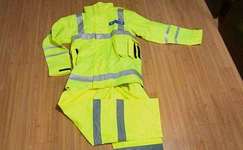 ������V���~