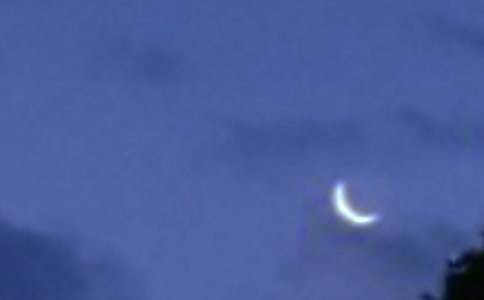 關(guān)于月亮的手抄報(bào)內(nèi)容