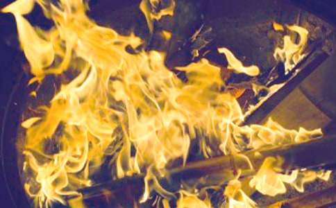 篝火晚會(huì)活動(dòng)主持人串詞范文